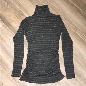 STRIPED SPARKLE TURTLENECK